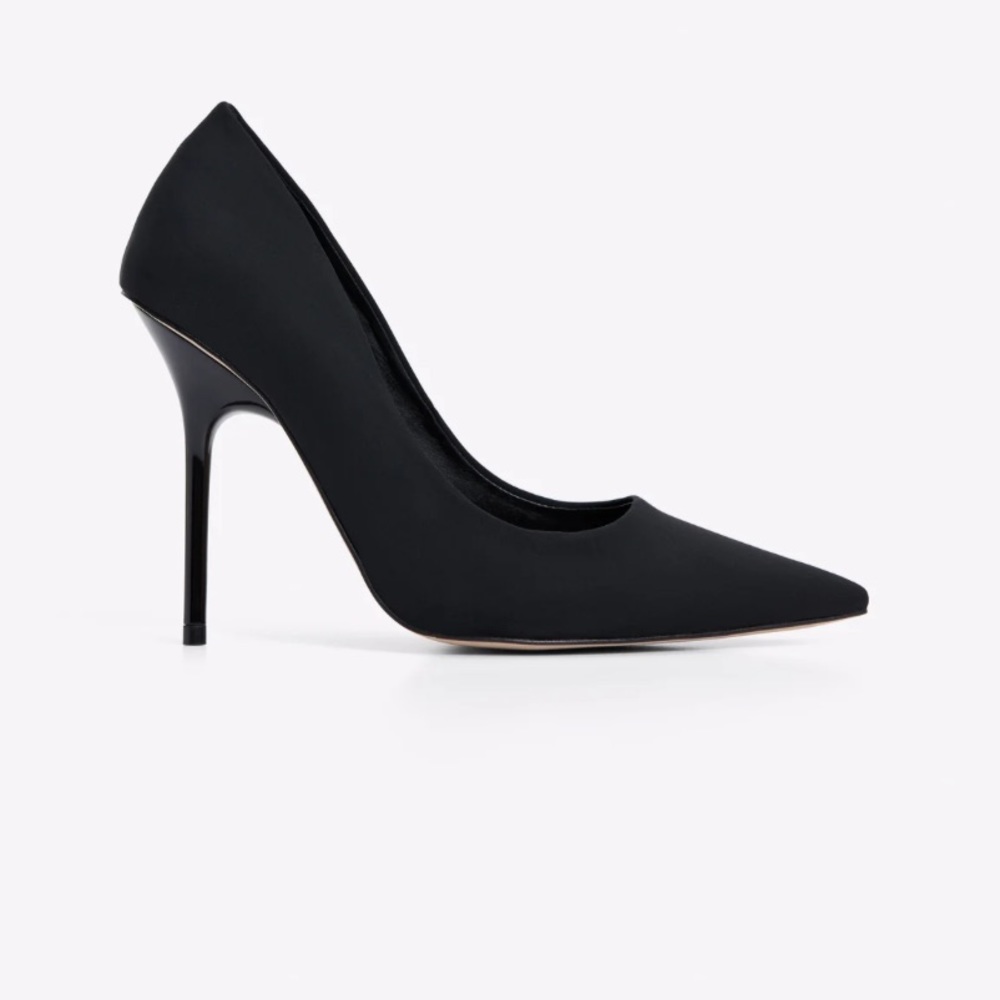 Good American Suede Classic Pumps - Picture 3 of 8